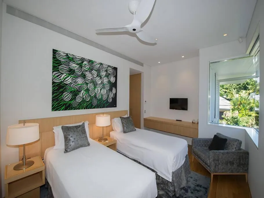 The White Oasis - 5 Bedroom Luxury Home In Town Port Douglas