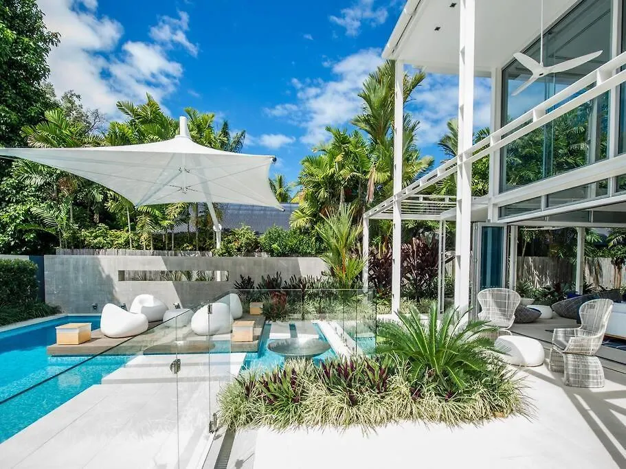 Nyaraló The White Oasis - 5 Bedroom Luxury Home In Town Port Douglas Ausztrália