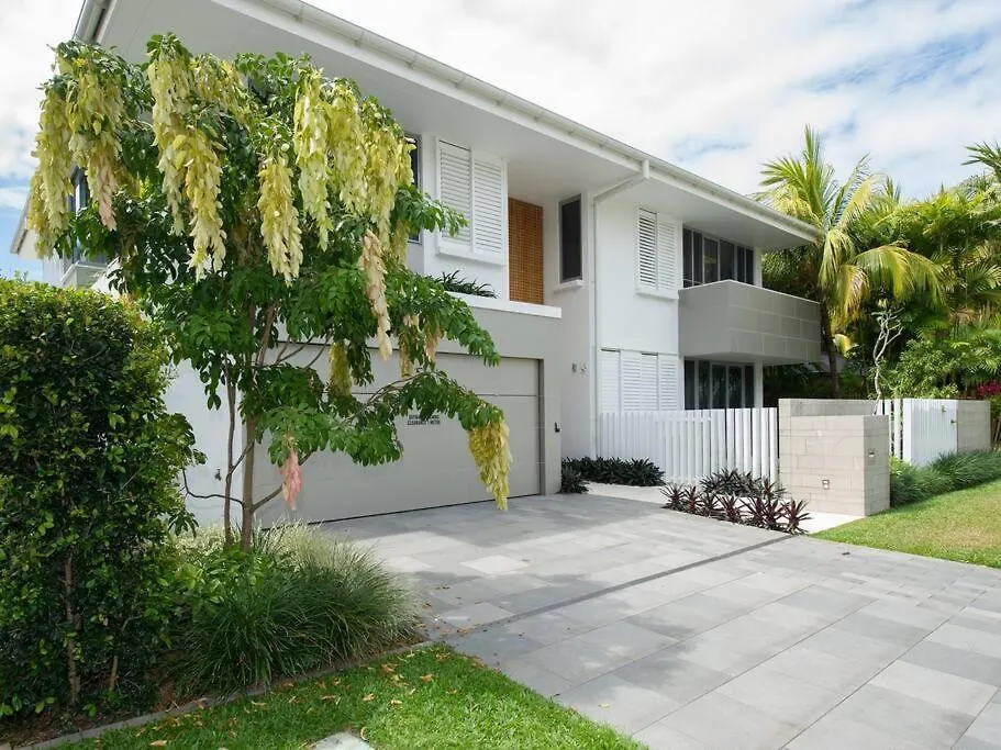 The White Oasis - 5 Bedroom Luxury Home In Town Port Douglas 0*,