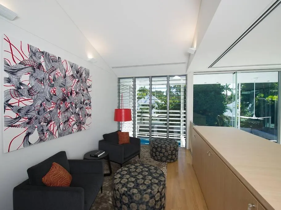 The White Oasis - 5 Bedroom Luxury Home In Town Port Douglas