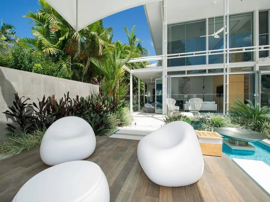 The White Oasis - 5 Bedroom Luxury Home In Town Port Douglas