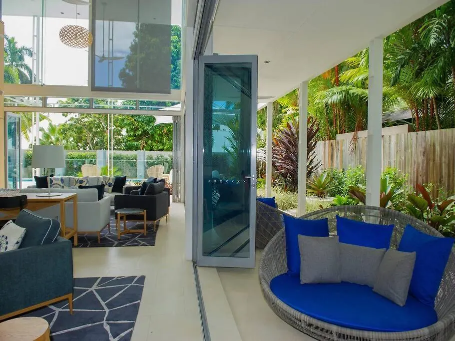 The White Oasis - 5 Bedroom Luxury Home In Town Port Douglas 0*,  Ausztrália